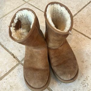Uggs size 7 boots